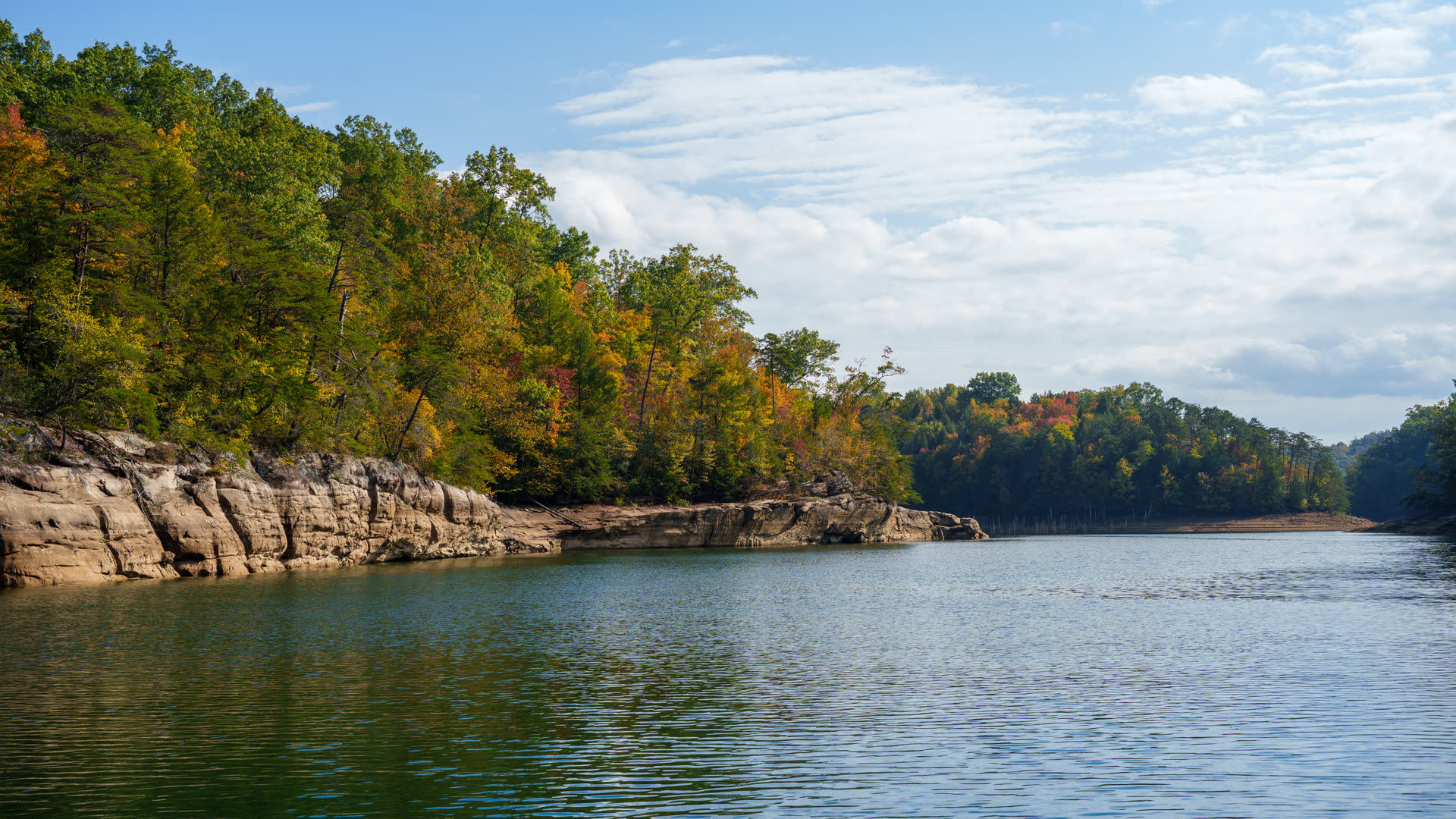 Fall color along the sandstone bluffs of Laurel Lake